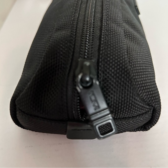 TUMI Electronic Cord Pouch Black (ALPHA) - Picture 1 of 3